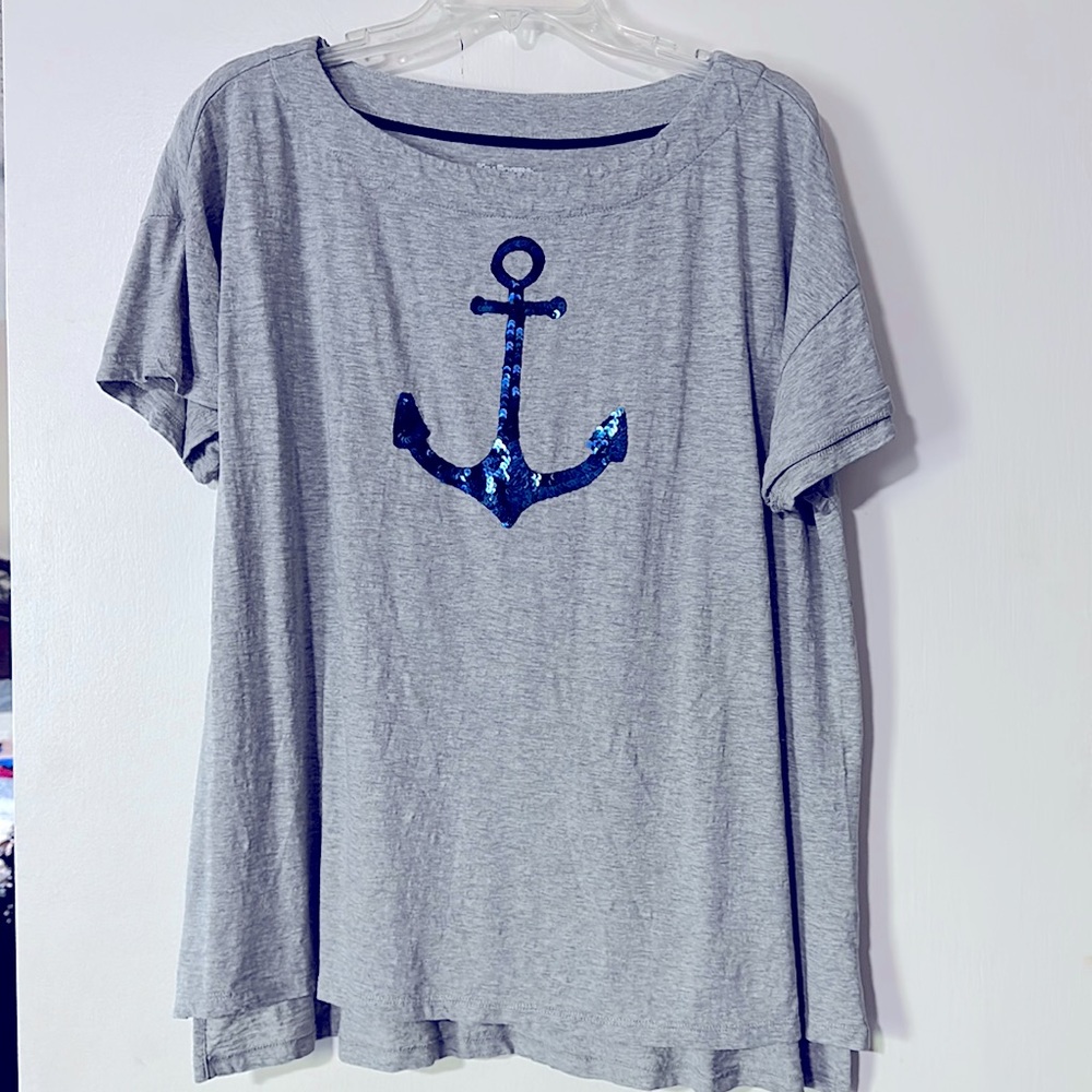 Gray t-shirt with blue sequins anchor